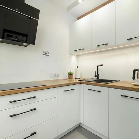 Cosy In Cracow With Parking, Desk And Balcony By Renters * Kraków