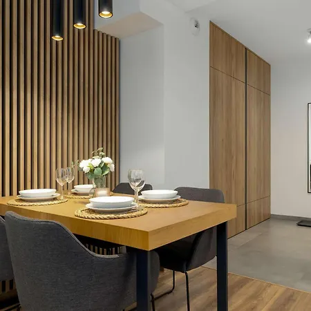 Cosy In Cracow With Parking, Desk And Balcony By Renters Kraków