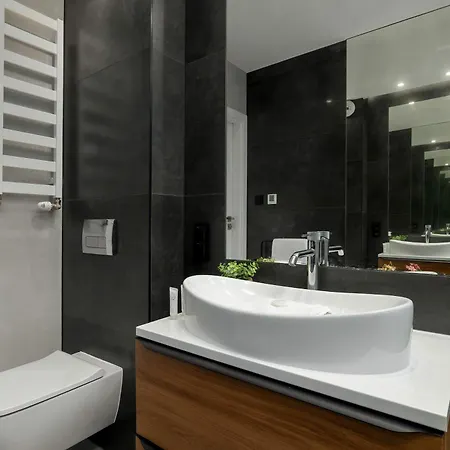 Apartment Cosy In Cracow With Parking, Desk And Balcony By Renters Krakau