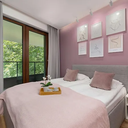 Cosy In Cracow With Parking, Desk And Balcony By Renters Krakau