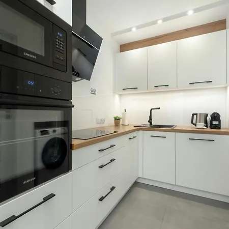 Apartment Cosy In Cracow With Parking, Desk And Balcony By Renters *