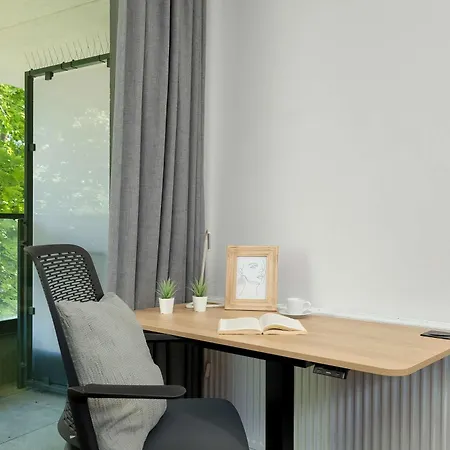 Cosy In Cracow With Parking, Desk And Balcony By Renters Krakau