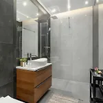 Apartman Cosy In Cracow With Parking, Desk And Balcony By Renters