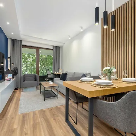 Apartman Cosy In Cracow With Parking, Desk And Balcony By Renters Krakkó