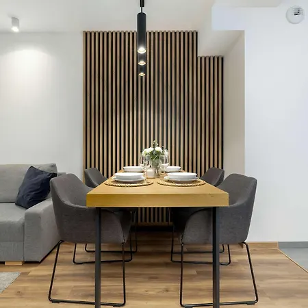 Cosy In Cracow With Parking, Desk And Balcony By Renters Apartman